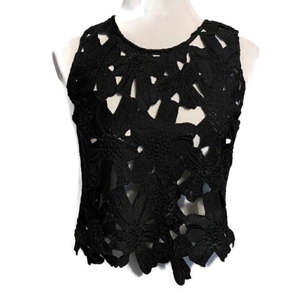 Acemi Black Floral Laser Cut Top Sz M